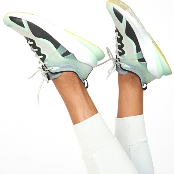 👟BNIB FABLETICS Women's Cheviot Performance Sneaker Size 8/8.5 - Picture 2 of 11